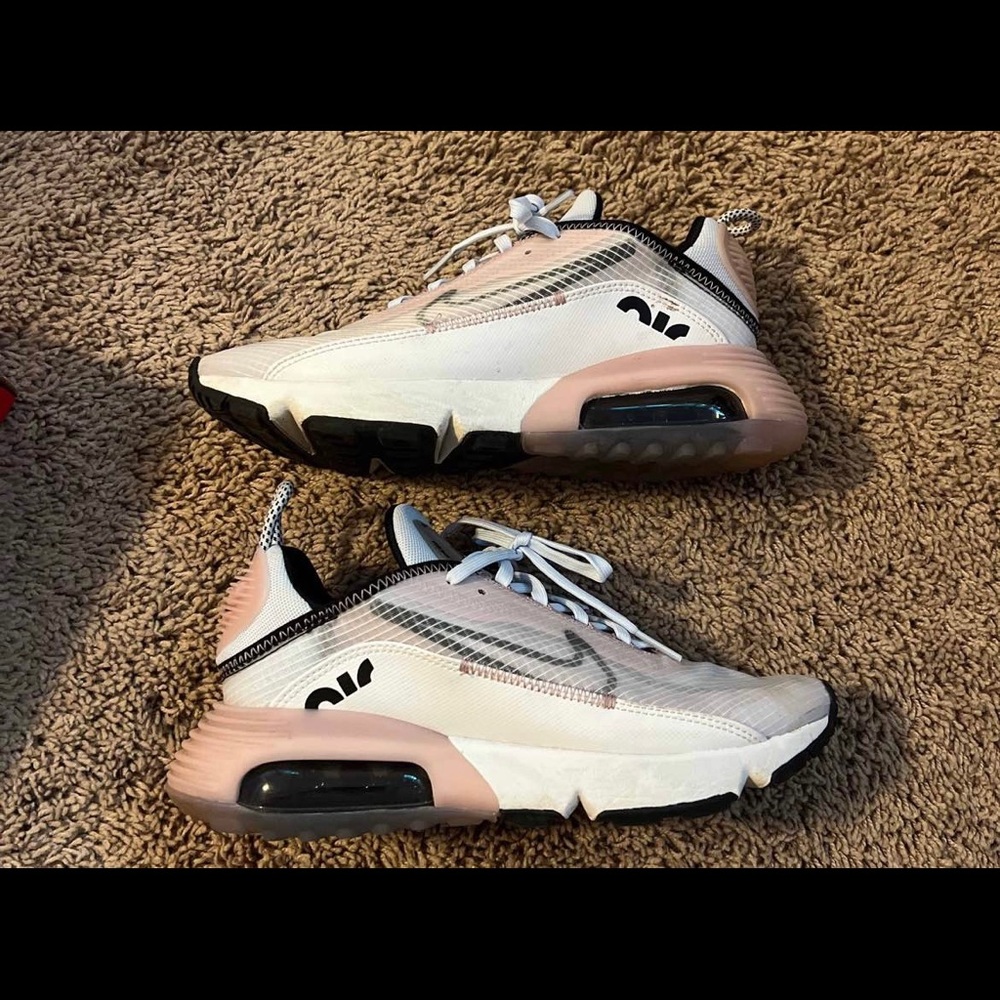 Lightly used Woman’s air max 2090